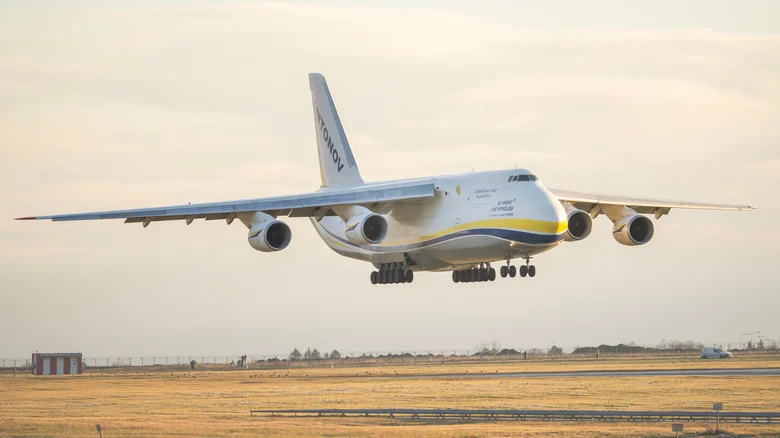 antonov an 124 ruslan 1737411266