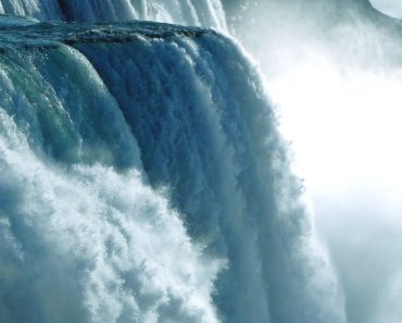 Niagara cases water waterfall 370x297 1