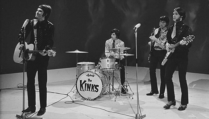 Ray Davies v Dave Davies 700x400 1