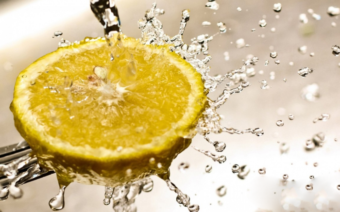 lemonwater 700x437 1