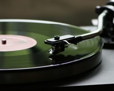 Old cd caset player 370x297 1