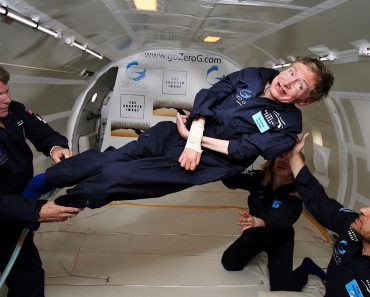 Physicist Stephen Hawking in Zero Gravity NASA 370x297 1