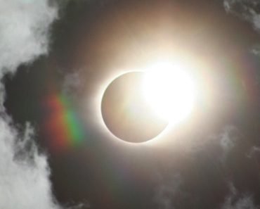 Solar eclipse sun moon 370x297 1