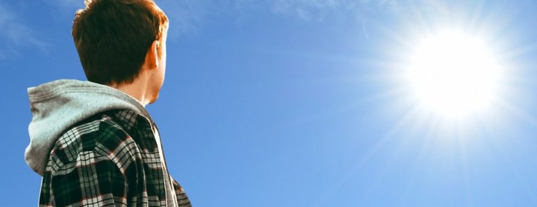 Young man looking at sun 770x297 1