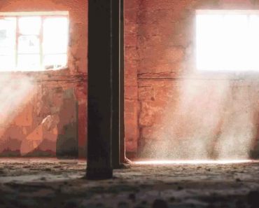 Sunlight in room. 370x297 1