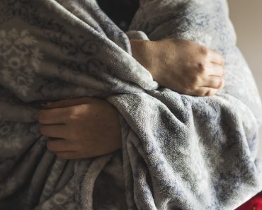hurt in cold blanket warm winter 370x297 1