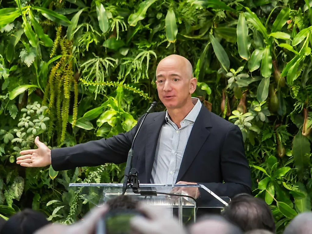 jeff bezos at amazon spheres grand opening in seattle 2018 39074799225 cropped2