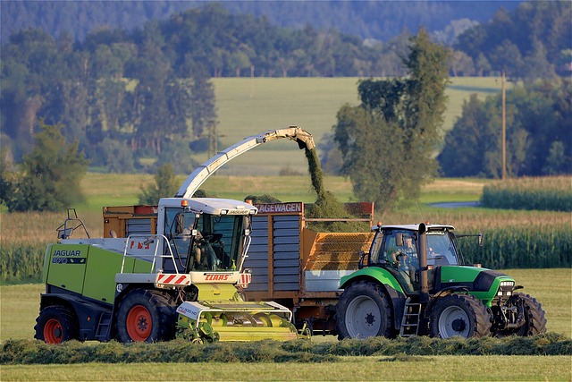 tractor 6672017 640
