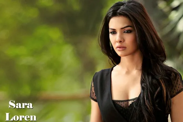 Sara Loren Hot Pose