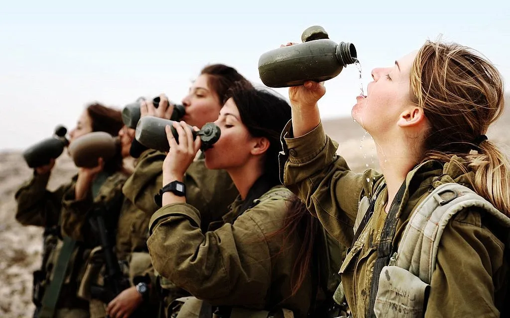 Beautiful Israeli Female Soldiers 1
